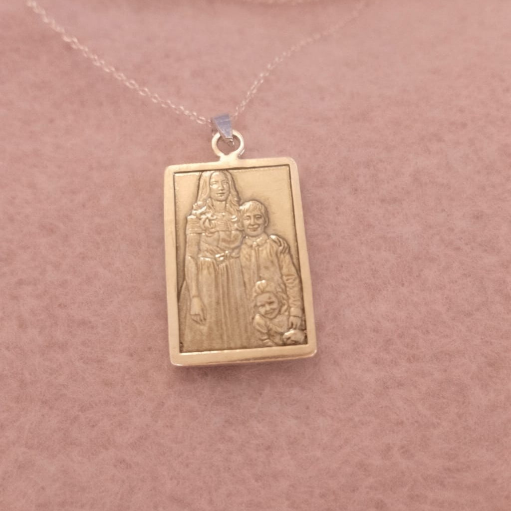 Silver pendant with engraved family photo