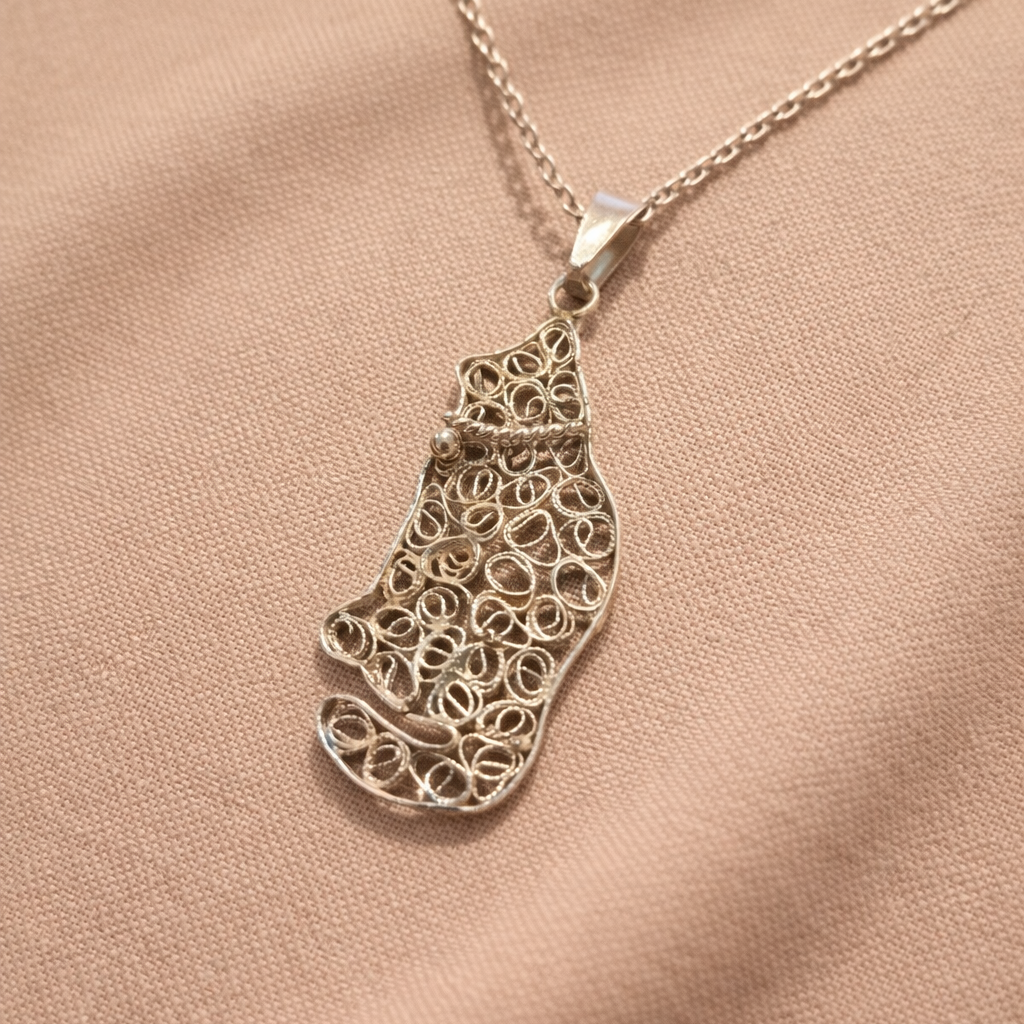silver 925 handcrafted filigree cat.  jewellery for the animal lovers. it is crafted using traditional silver filigree techniques
